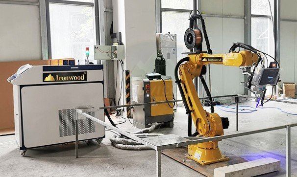 Robot hàn laser