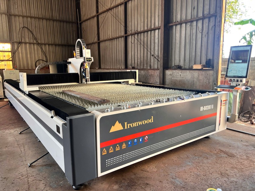 Máy cắt tấm Laser Fiber CNC