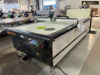 MÁY CNC CẮT DA VẢI 1 ĐẦU (bàn hút chân không) IRONTEK | Đại Phúc Vinh CNC 9907